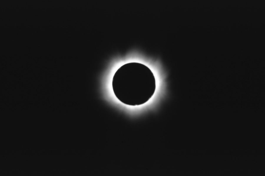 TOTAL SOLAR ECLIPSE 11 AUGUST 1999